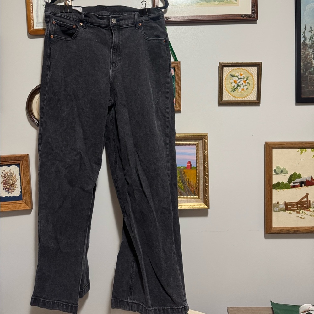 GAP Women's Straight Leg Jeans in Black